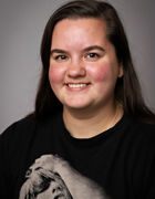 en person som smiler til kameraet