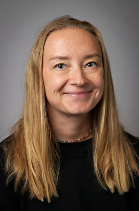 en person med langt hår