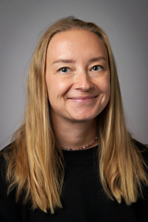 en person med langt hår