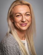 en person med blondt hår